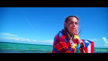 Baise au bord dans la piscine