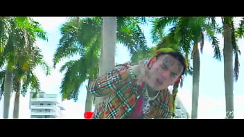 Baise au bord dans la piscine