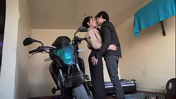 ¡la Puta De Mi Vecina Me Paga El Parqueadero Con Su Coño Apretado Y Con Su Gran Culo thumbnail