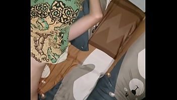 Cowoknya gak bisa puasin akhirnya ceweknya colmek sendiri sampai orgasme