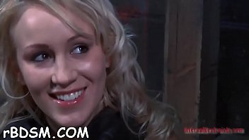 Minx spreads her legs and masturbates