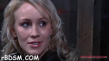 Minx spreads her legs and masturbates