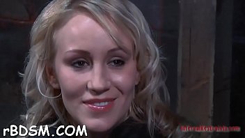 Minx spreads her legs and masturbates