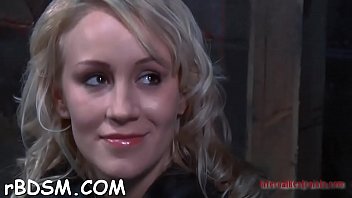 Minx spreads her legs and masturbates