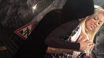 Kaia and cindy are gold diggers