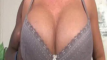 Interracialthreesomeformomanddaughter