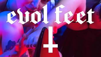 Messy foot play to make you hard