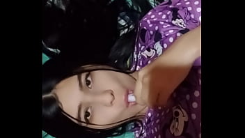 La vecina latina cachonda entra y ve a su vecino blanco masturbándose La vecina latina cachonda entra y ve a su vecino blanco masturbándose