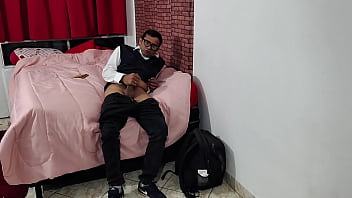 Minha madrasta me pegou punhetando fui obrigado colocar minha piroca na buceta dela