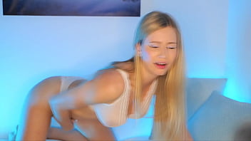 Pretty Woman Masturbates Through Panties And Moans thumbnail