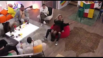 Qui sera le prochain à jouir de ma fameuse lap dance