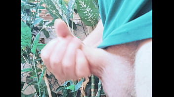 Воин мастурбирует во время поездки thumbnail