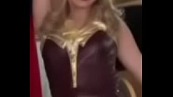 Tik toker putita moviendo las ricas nalgas en mini falda azul