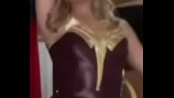 Tik toker putita moviendo las ricas nalgas en mini falda azul