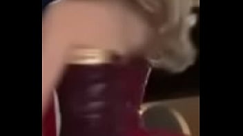 Tik toker putita moviendo las ricas nalgas en mini falda azul