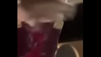 Tik toker putita moviendo las ricas nalgas en mini falda azul