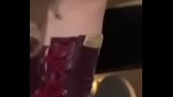 Tik toker putita moviendo las ricas nalgas en mini falda azul