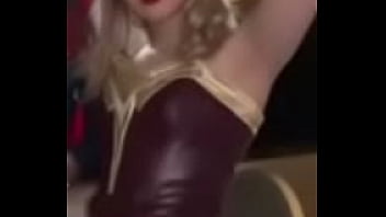 Tik Toker Putita Moviendo Las Ricas Nalgas En Mini Falda Azul thumbnail