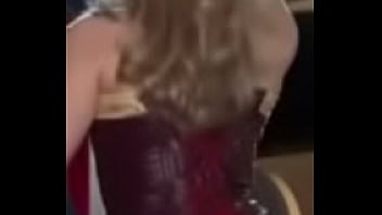 Tik toker putita moviendo las ricas nalgas en mini falda azul