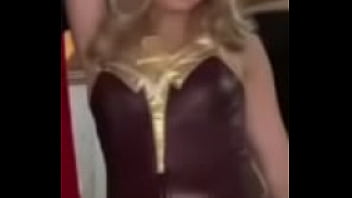 Tik toker putita moviendo las ricas nalgas en mini falda azul