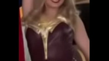 Tik toker putita moviendo las ricas nalgas en mini falda azul