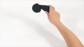 セルフで手放しアナルプレイが可能なアナルバイブ。前傾シャフトとナカもソトも震わせる振動がヤバい！