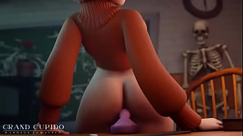 Velma juega con un consolador