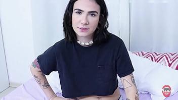 Preenchendo a boca da minha meia irmã com minha rola