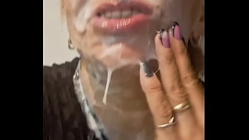 Os safados casados me fizeram isso mas não quiseram mostrar nem os cacetes esperando outros safados com muita porra pra novas gozadas na minha boca cara