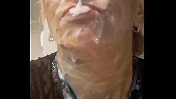 Os safados casados me fizeram isso mas não quiseram mostrar nem os cacetes esperando outros safados com muita porra pra novas gozadas na minha boca cara