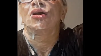 Os safados casados me fizeram isso mas não quiseram mostrar nem os cacetes esperando outros safados com muita porra pra novas gozadas na minha boca cara