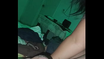 Mi maestra colombiana chupa mi verga hasta obtener un dulce orgasmo