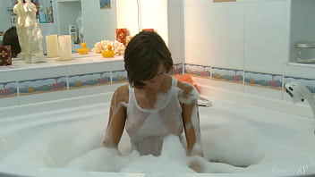 Young slut flavia is pleasing her cunt with a handheld shower