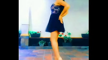 Bailando frente a mi cámara por el celular