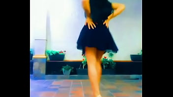 Bailando frente a mi cámara por el celular