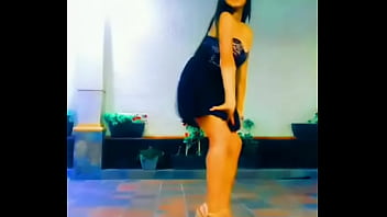 Bailando frente a mi cámara por el celular
