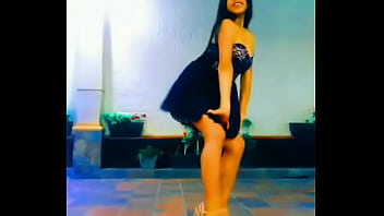 Bailando frente a mi cámara por el celular