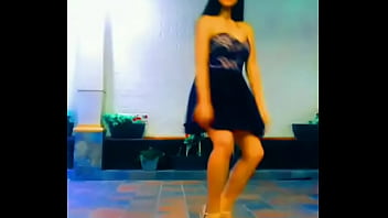 Bailando frente a mi cámara por el celular