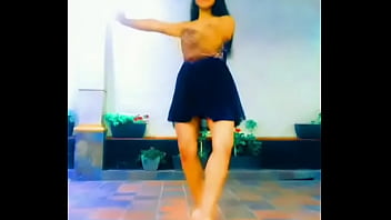 Bailando frente a mi cámara por el celular