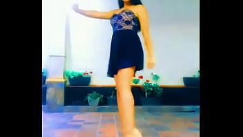 Bailando frente a mi cámara por el celular
