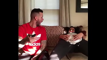 Liz la pishulita tienta a lucas