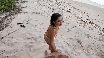 Com amante na praia de nudismo