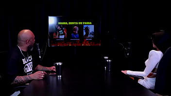 Morena safada faz um stripper mostrando seus peitos e a buceta após responder em quem mama senta ou passa leticia braga watch sheer red