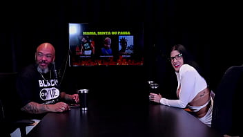 Morena safada faz um stripper mostrando seus peitos e a buceta após responder em quem mama senta ou passa leticia braga watch sheer red