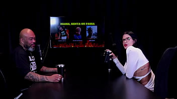 Morena safada faz um stripper mostrando seus peitos e a buceta após responder em quem mama senta ou passa leticia braga watch sheer red