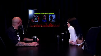 Morena safada faz um stripper mostrando seus peitos e a buceta após responder em quem mama senta ou passa leticia braga watch sheer red