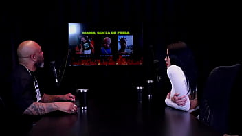 Morena safada faz um stripper mostrando seus peitos e a buceta após responder em quem mama senta ou passa leticia braga watch sheer red