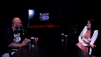 Morena safada faz um stripper mostrando seus peitos e a buceta após responder em quem mama senta ou passa leticia braga watch sheer red