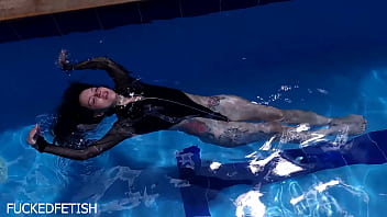 Latex body underwater jessica bunny