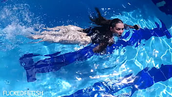 Latex body underwater jessica bunny